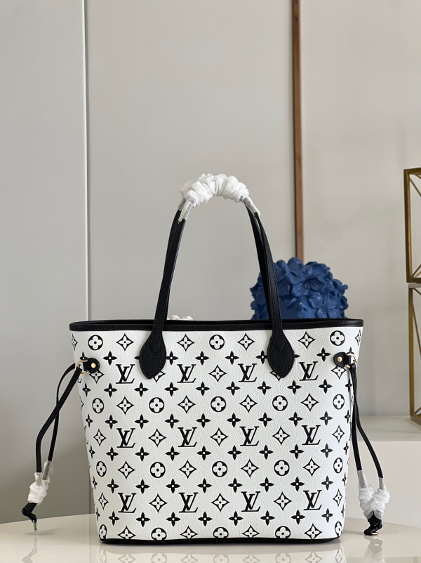 l0*is V*t0n neverfull mm