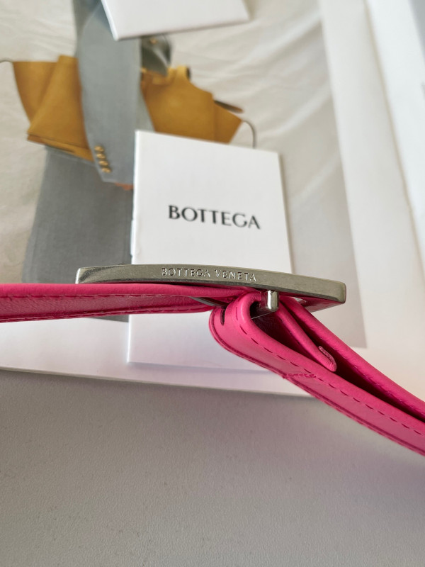 bo*te*ga Ve*ne*ta cassette