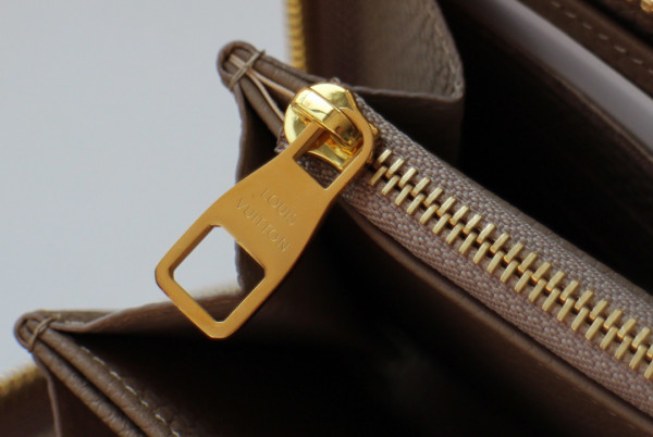l0*is V*t0n zippy wallet