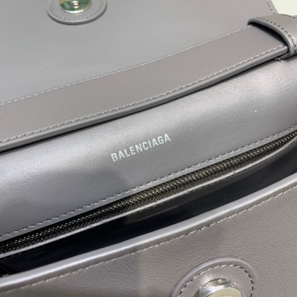 Ba*len*cia*ga downtown medium shoulder bag