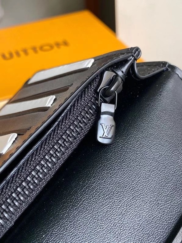 l0*is V*t0n brazza wallet
