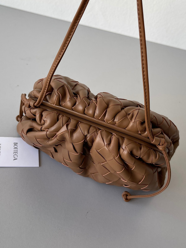 bo*te*ga Ve*ne*ta mini pouch