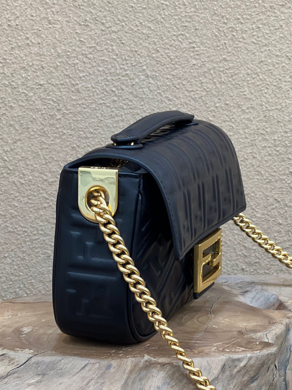 F**di baguette chain midi 397b98-24*14*7cm
