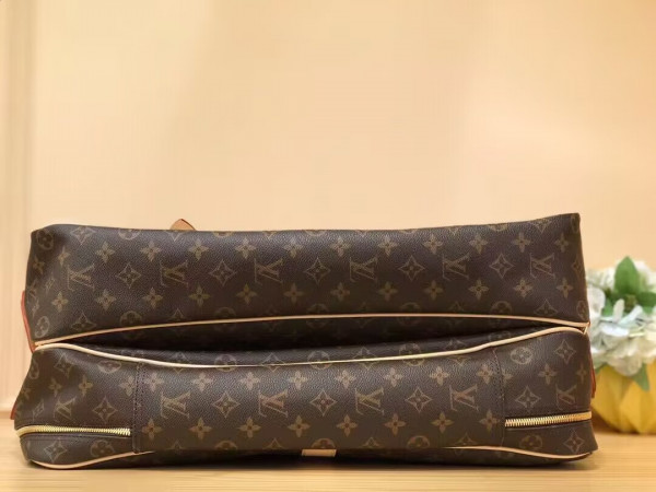 l0*is V*t0n hunting bag