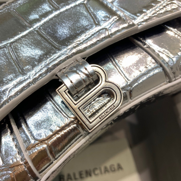 Ba*len*cia*ga hourglass