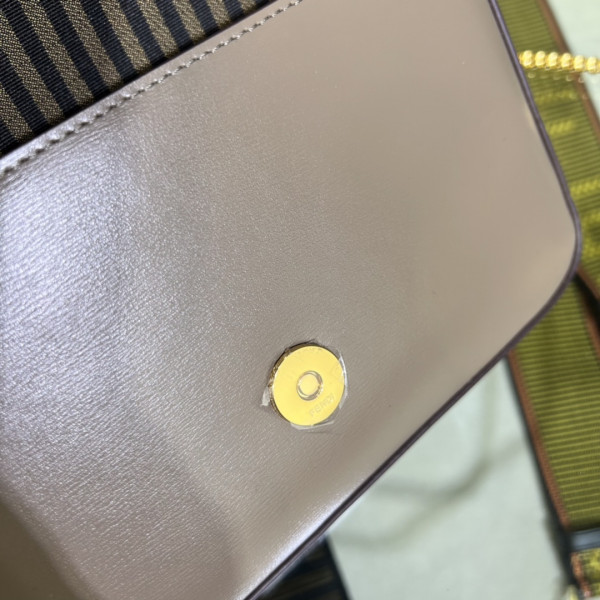 F**di wallet on chain with pouches