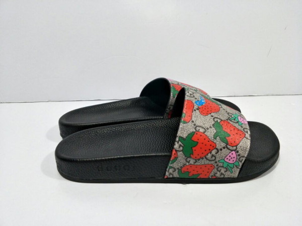 G*u*i slippers