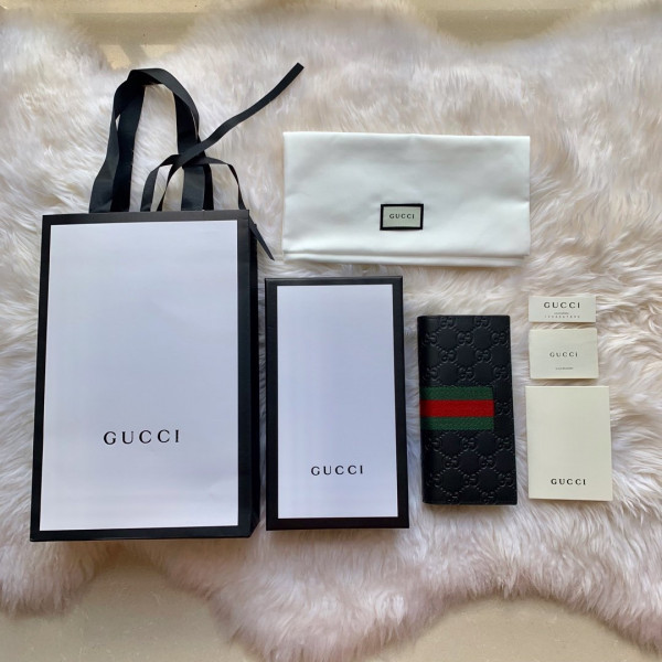 G*u*i long wallet
