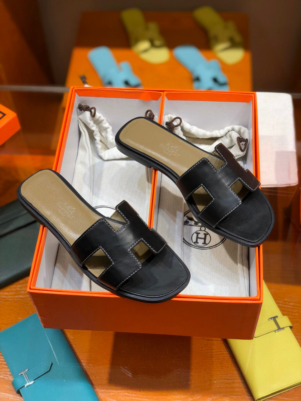 H**mes sandals