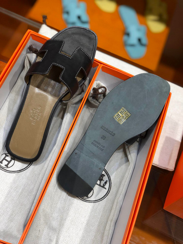 H**mes sandals