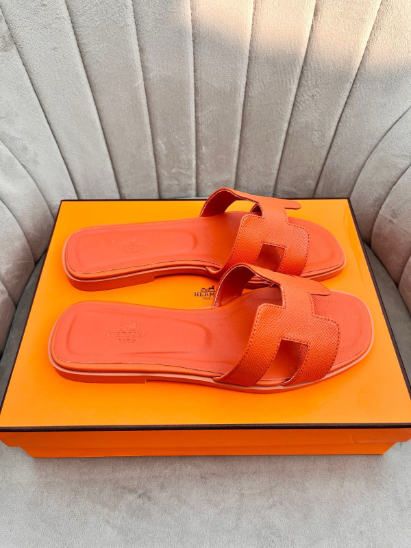 H**mes sandals