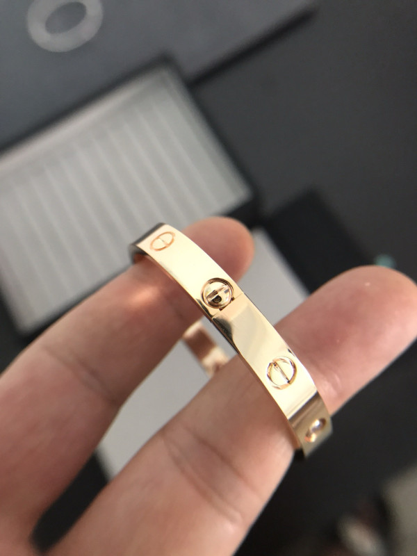 Ca*t*er  bracelet