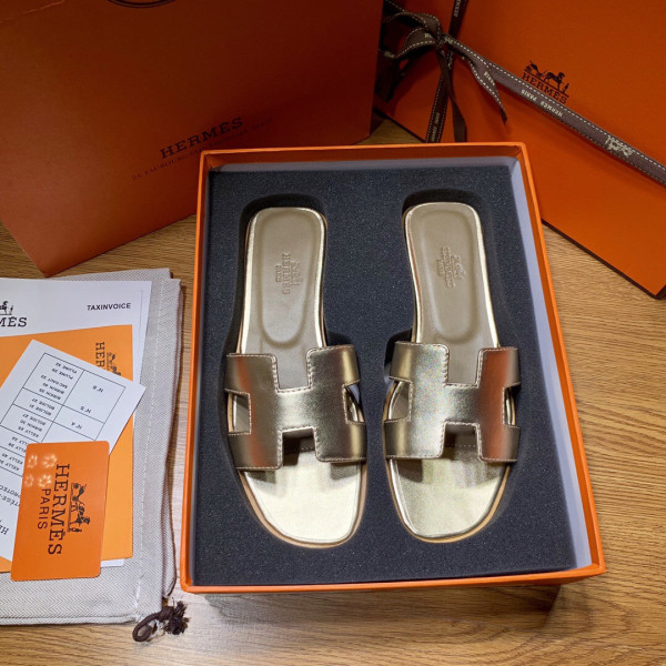 H**mes sandals