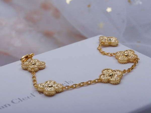V*N CL*F&arpels perlée bracelet