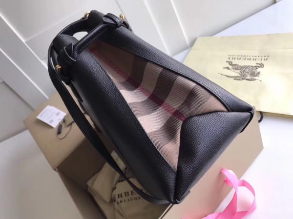 B**rry the medium banner in leather and house check