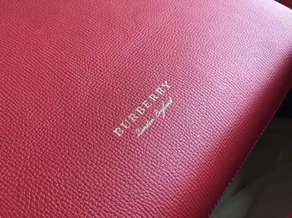 B**rry the medium banner in leather and house check