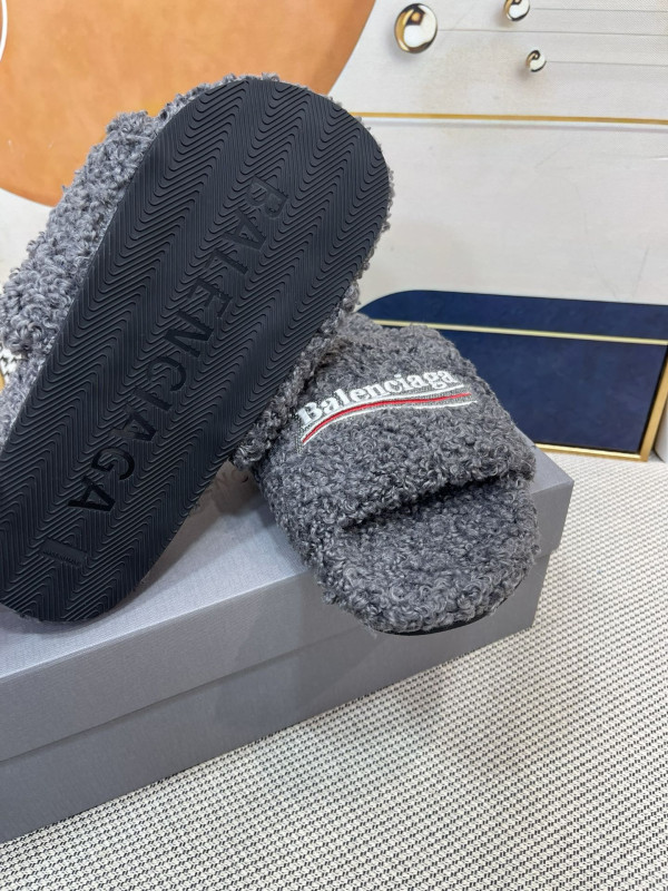 Ba*len*cia*ga sandals
