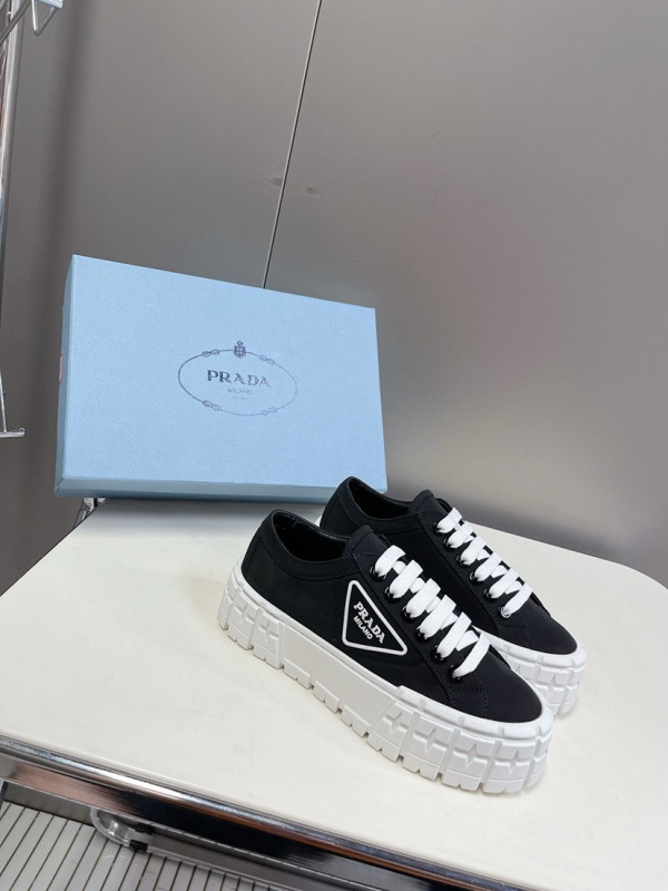 Pra*a  sneakers
