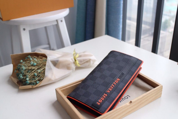 l0*is V*t0n brazza wallet