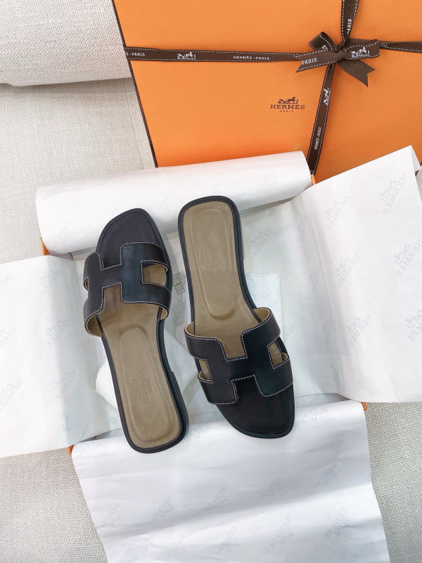 H**mes sandals