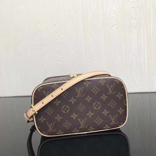 l0*is V*t0n toiletry bag