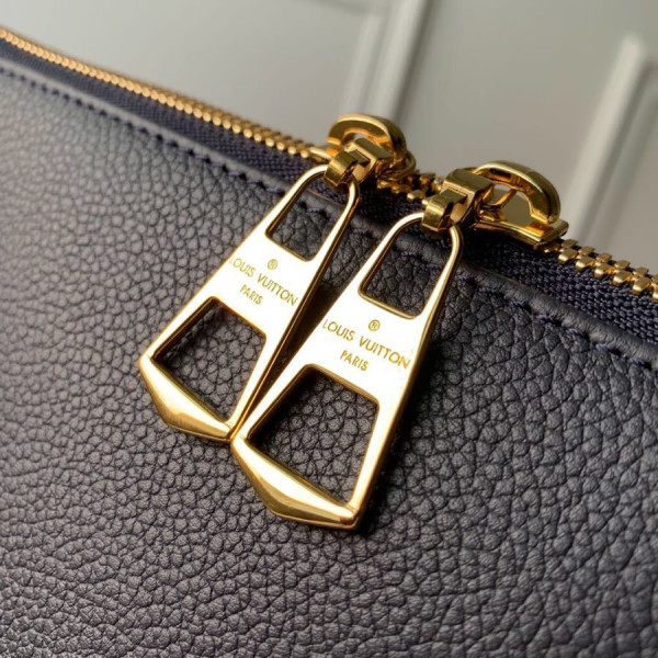 l0*is V*t0n v tote mm