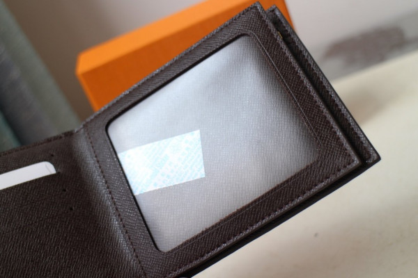 l0*is V*t0n amerigo wallet