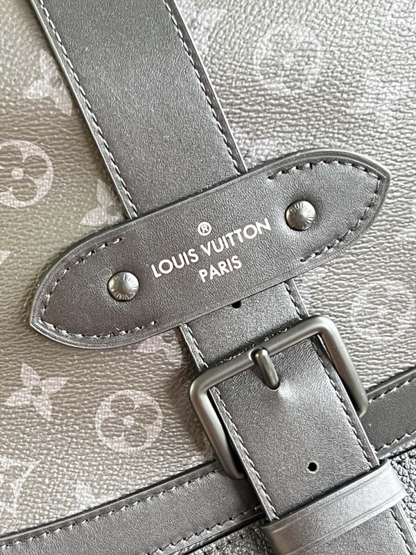 l0*is V*t0n saumur messenger