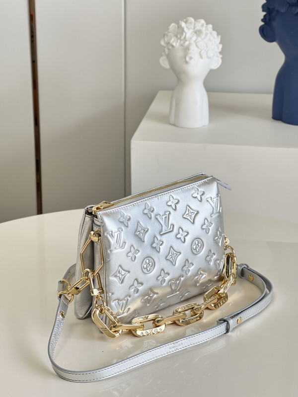 l0*is V*t0n coussin bb