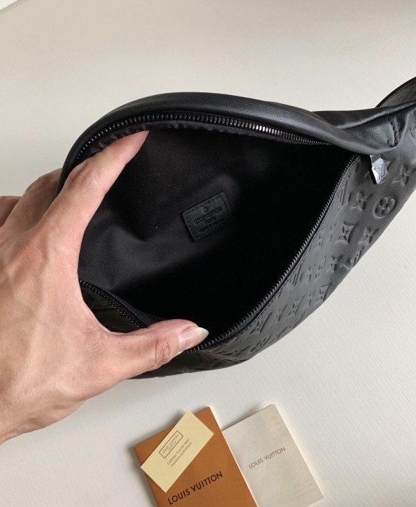 l0*is V*t0n discovery bumbag
