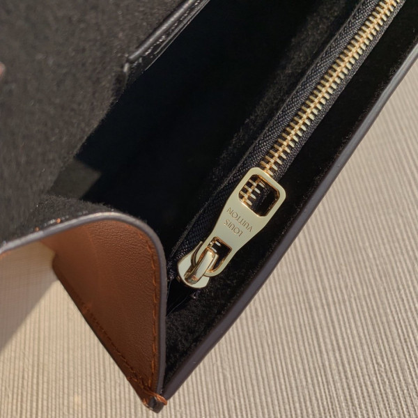 l0*is V*t0n v dauphine chain wallet