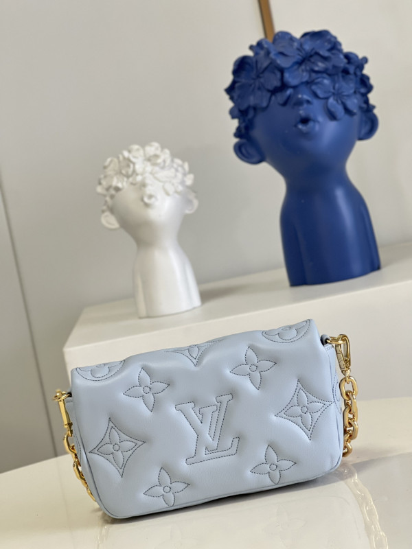 l0*is V*t0n wallet on strap bubblegram