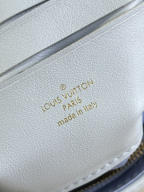 l0*is V*t0n wallet on strap bubblegram