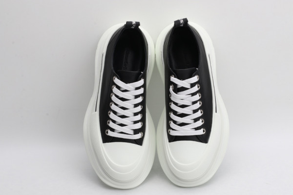 ale*d*r M*Q*en tread slick lace up