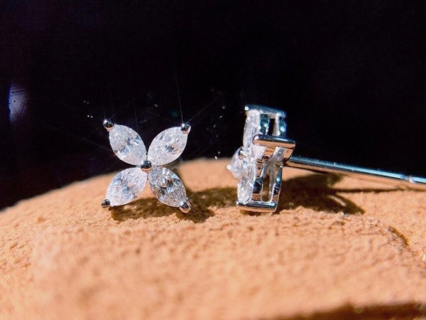 T*f*ny victoria earrings