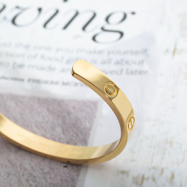 Ca*t*er bracelet