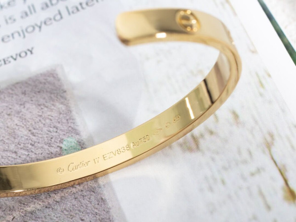 Ca*t*er bracelet