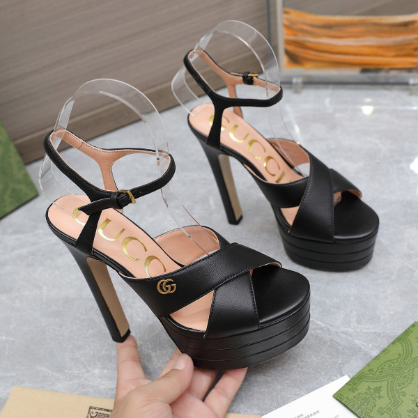 G*u*i women