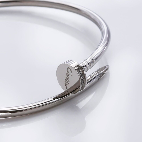 Ca*t*er  bracelet