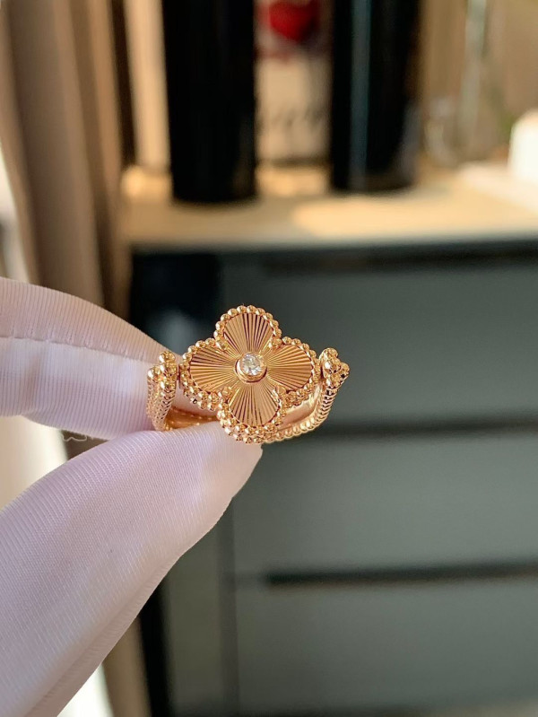 V*N CL*F & arpels  perlée reversible ring