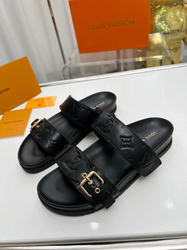 l0*is V*t0n slippers