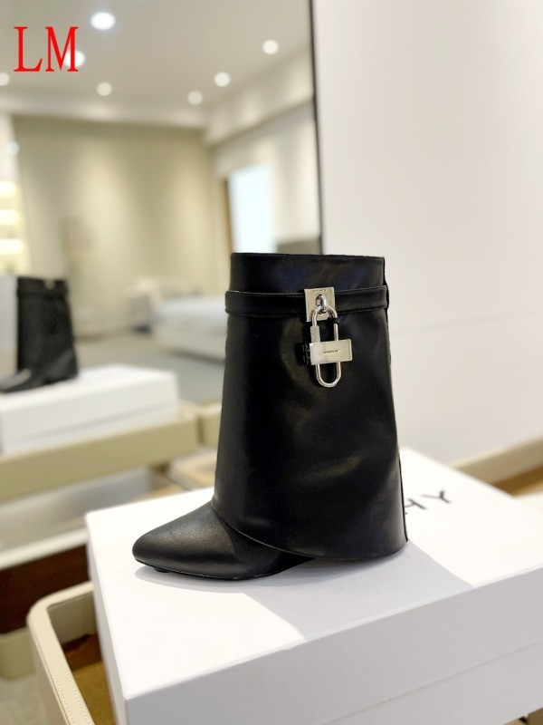 Gienvchy Boots