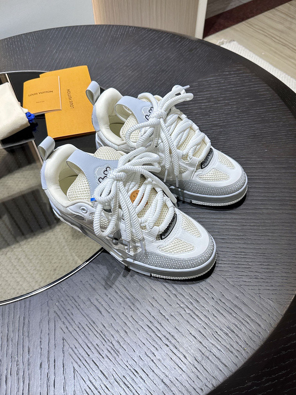 l0*is V*t0n trainer sneaker