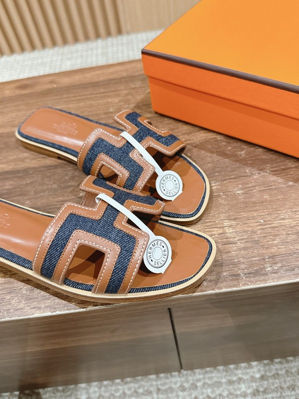 H**mes sandals