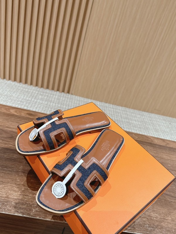 H**mes sandals