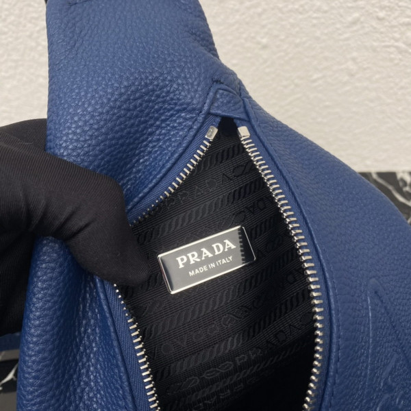 Pra*a cross leather bag