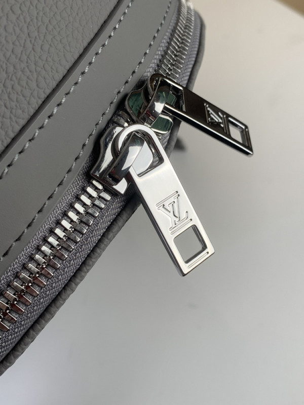 l0*is V*t0n takeoff backpack