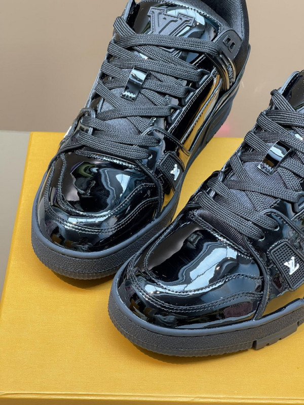 l0*is V*t0n trainer sneaker