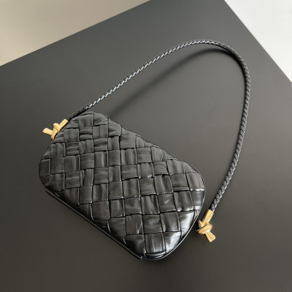 bo*te*ga Ve*ne*ta knot minaudiere on strap