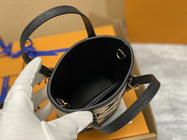l0*is V*t0n nano bucket